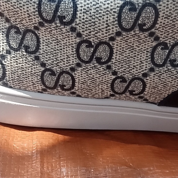 Shoes - Picture 4 of 5